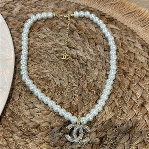 Elegant Pearl Necklace with Gold Accents